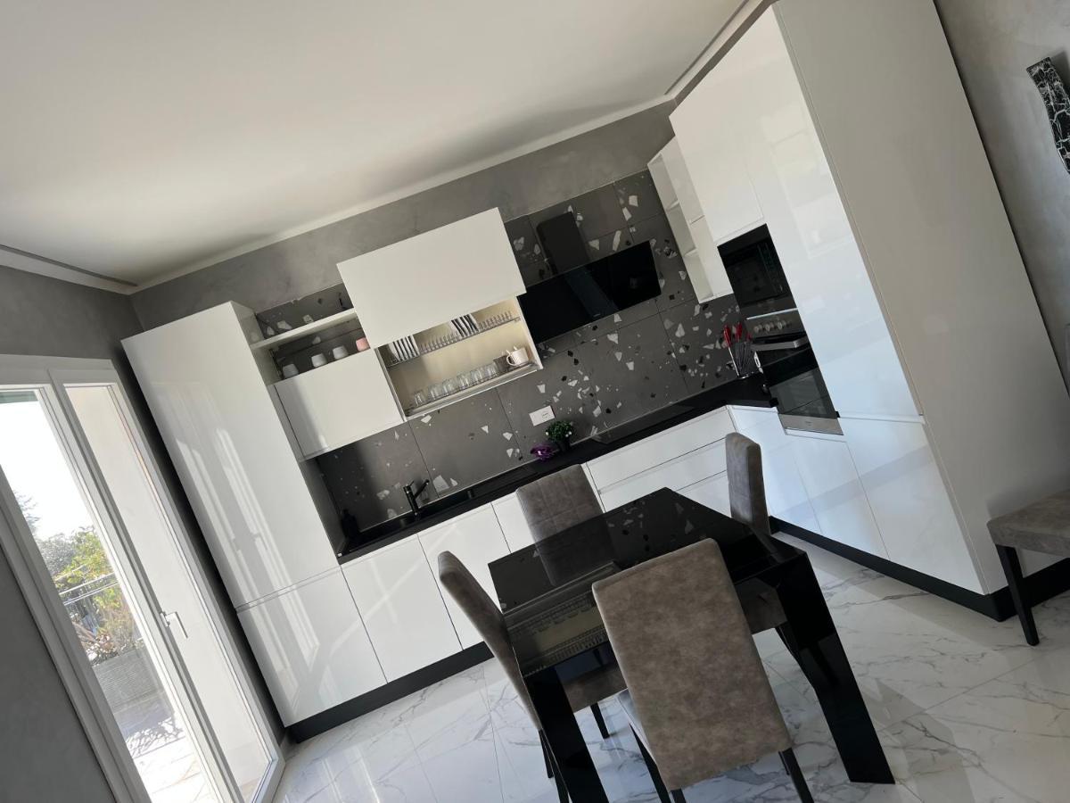 Corso Montecarlo Apartment Ventimiglia Bagian luar foto